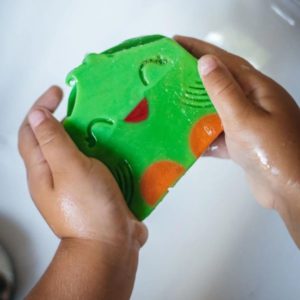 MY HAPPY PARROT Jabón artesanal para niños con aroma a limón forma lorito 100 grs Almara soap